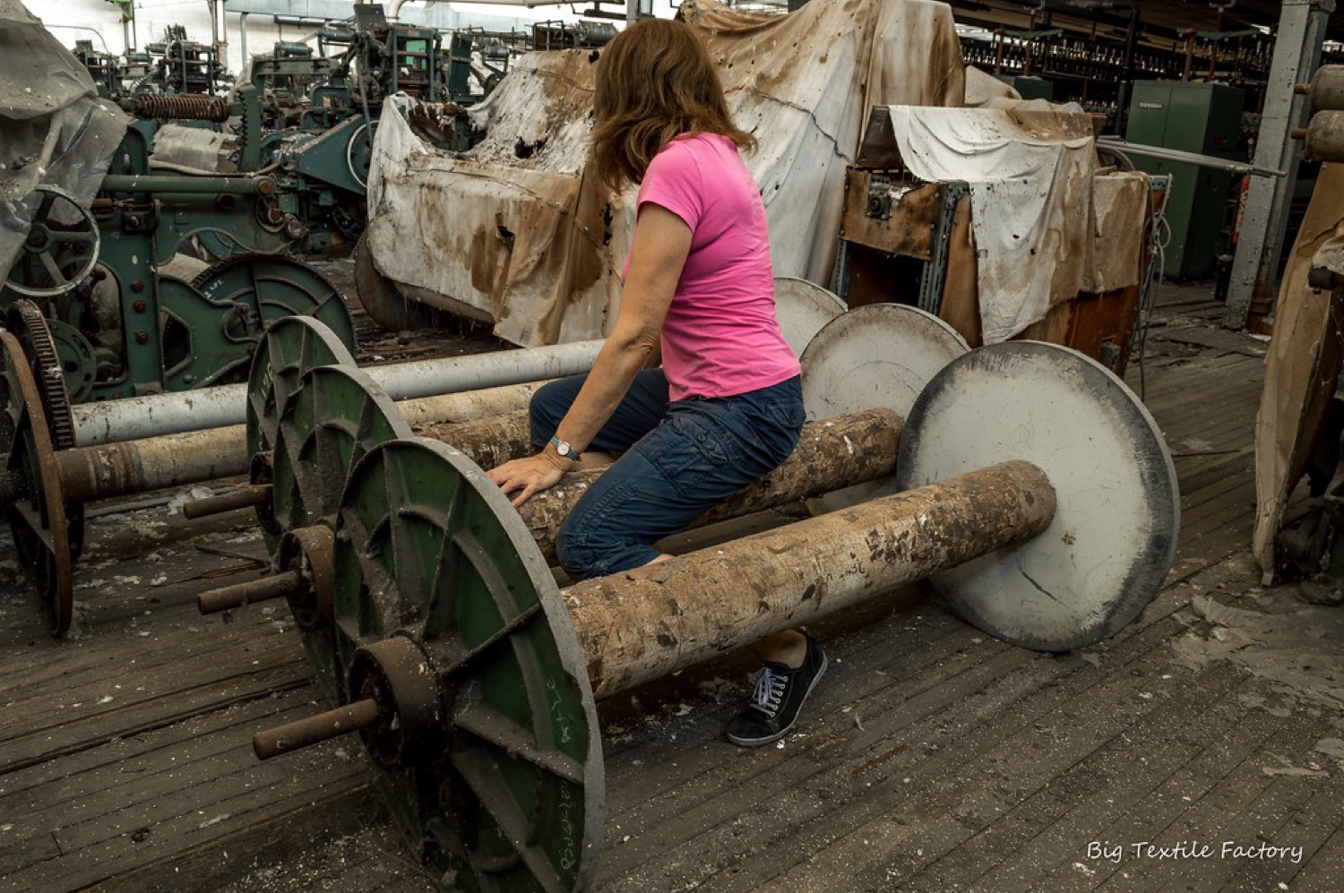 Spinning yarn by hand